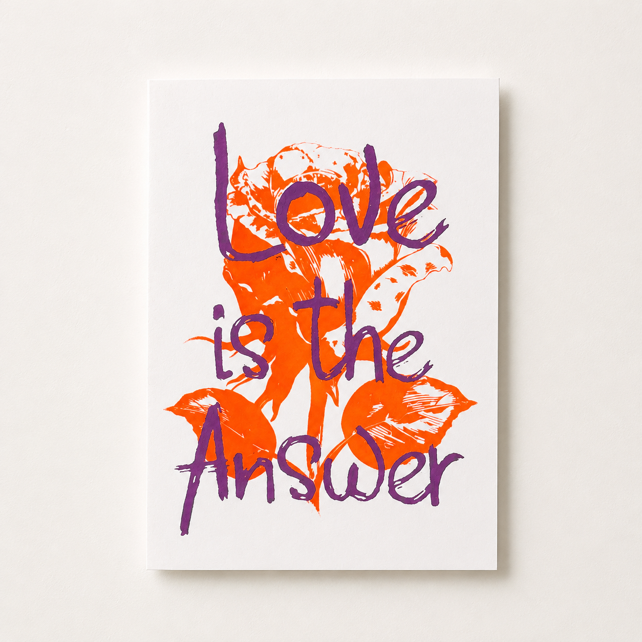 Postkarte „Love is the Answer" – Siebdruck in Neon-Orange, Vorderseite
