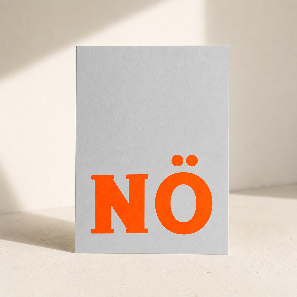 Postkarte „Nö" von DIE SIEBEREI, Siebdruck in Neonorange auf mattem Karton, Rückseite beschreibbar, DIN A6
