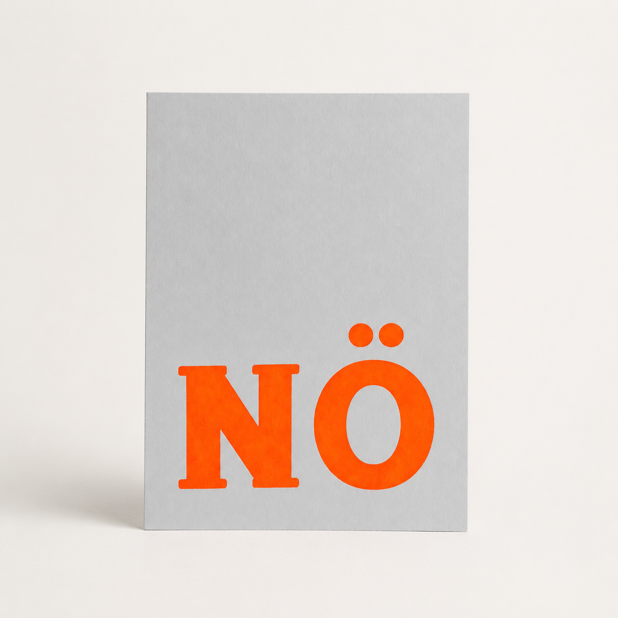 Handgedruckte Postkarte „Nö" im Siebdruck, Neonorange, Vorderseite mit Motiv, DIN A6, DIE SIEBEREI
