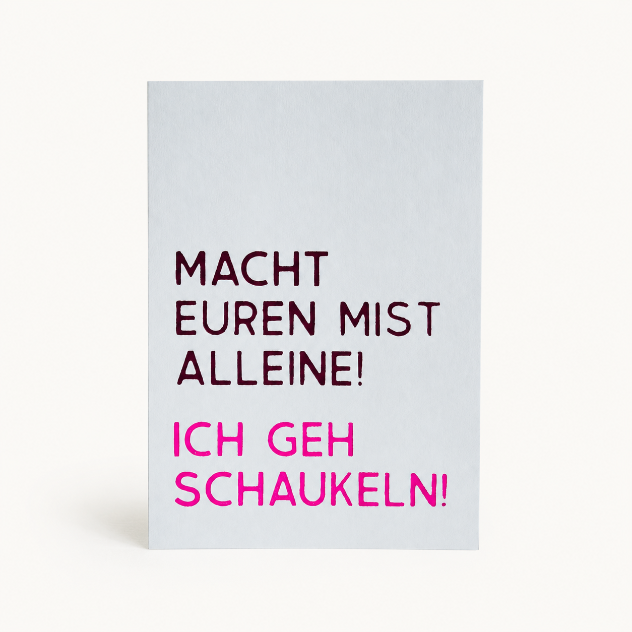 Handgedruckte Postkarte „Macht euren Mist alleine! Ich geh schaukeln!" im Siebdruck, Lila und Pink, Vorderseite, DIN A6, DIE SIEBEREI
